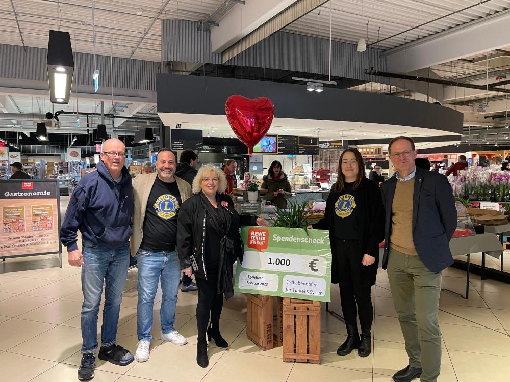 Lions Club Darmstadt unterstützt die Kuchenspende Sammelaktion vor Ort